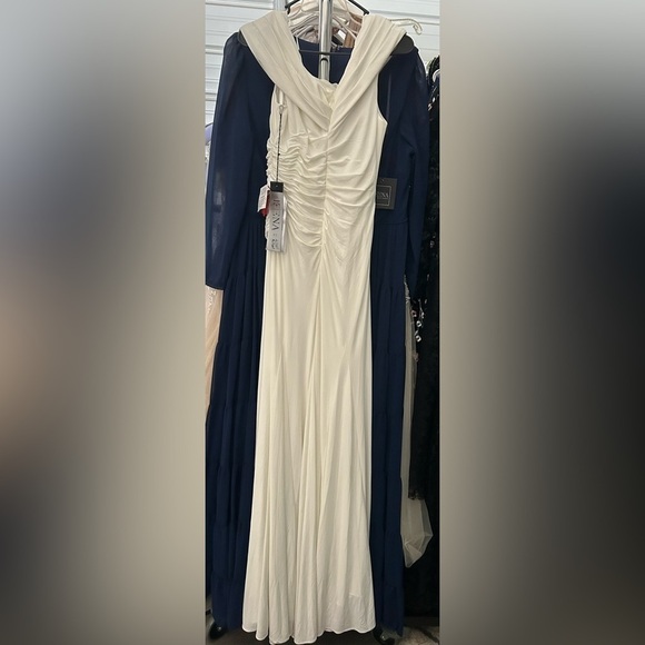 Mac Duggal 26517 NWT FOLDOVER OFF-THE-SHOULDER SLIT GOWN - Picture 5 of 8